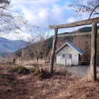 八ツ石神社の鳥居とトイレ