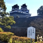 ③	加藤神社から見た大小天守