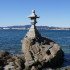竹島　右手の燈籠