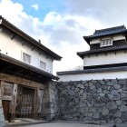 ①	下之橋御門（左）と伝潮見櫓（右）