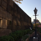 牛込門跡（橋の向こうは神楽坂）
