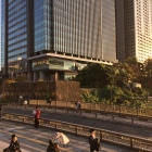 牛込橋から見る牛込門跡と外堀土手