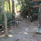 高天神社階段下鳥居左手道より入る