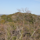 大浜公園展望台より望む三井山砦山容