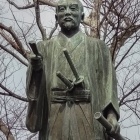 ⑧	田中吉政像（柳川城北側にて）