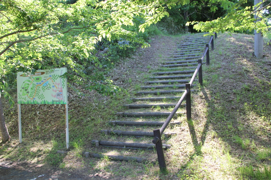 駐車場からの登城階段