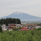 横内城登城前に津軽SAでの岩木山遠望