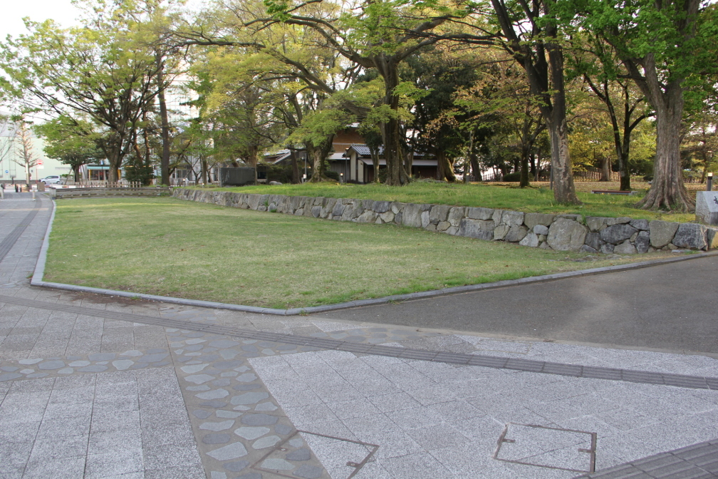 松任城址公園東側