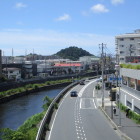 大船駅・粕尾川の橋上から