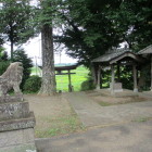 神社、社殿前から南を