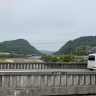 沼田川から新高山城（左）と高山城（右）