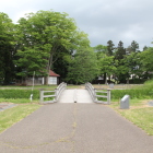 三之丸より木橋・東門越しに本丸を望む