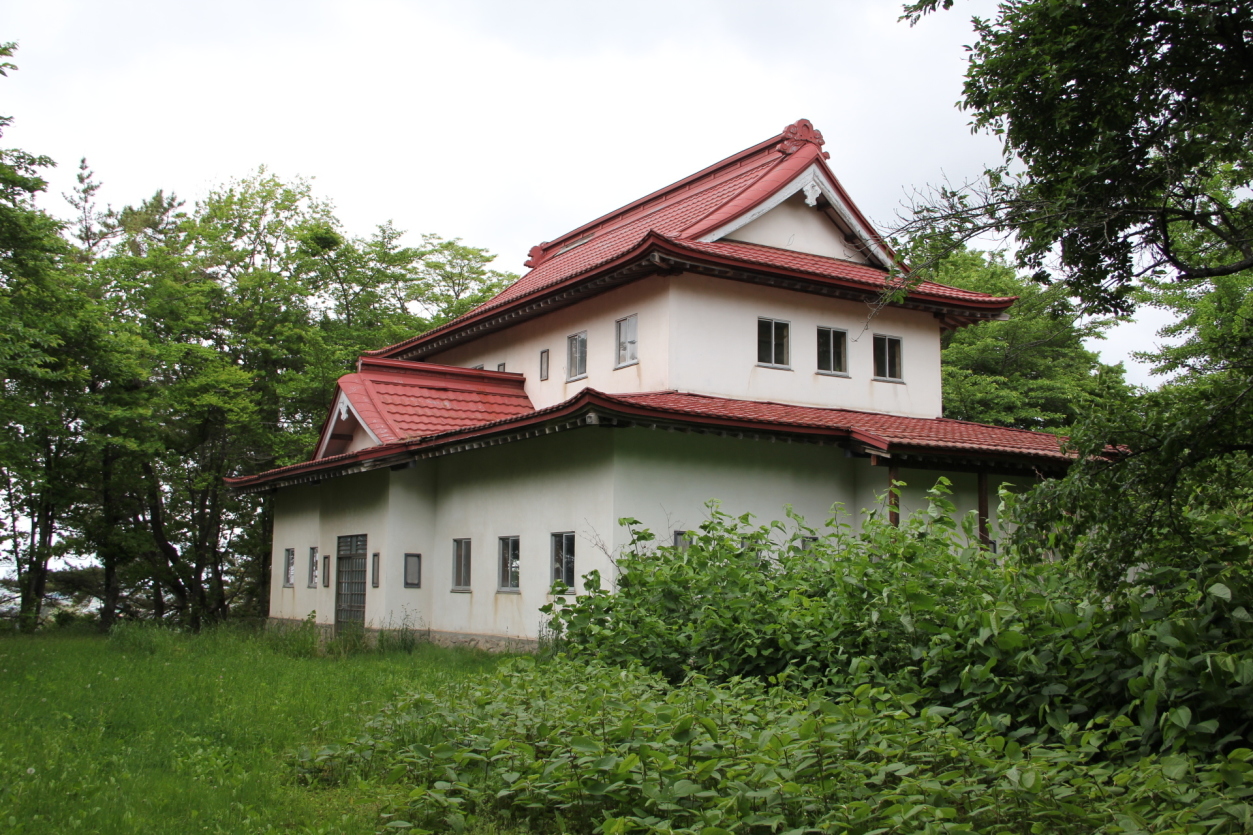 ２郭に建つ城郭風建物