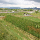 展望デッキより土塁・二重堀・中土塁を東方向へ