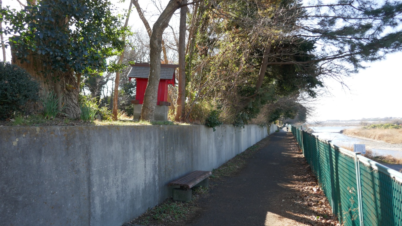 土塁は私有地の中なので