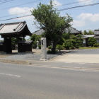 高済寺山門と駐車場