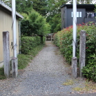 更に南の参道１の鳥居が見える