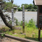 山門南参道横に野本館跡標柱