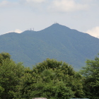 筑波山を新善光寺参道門柱辺りより望む