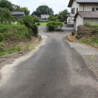 横空堀と土塁が車道で切断、虎口の様