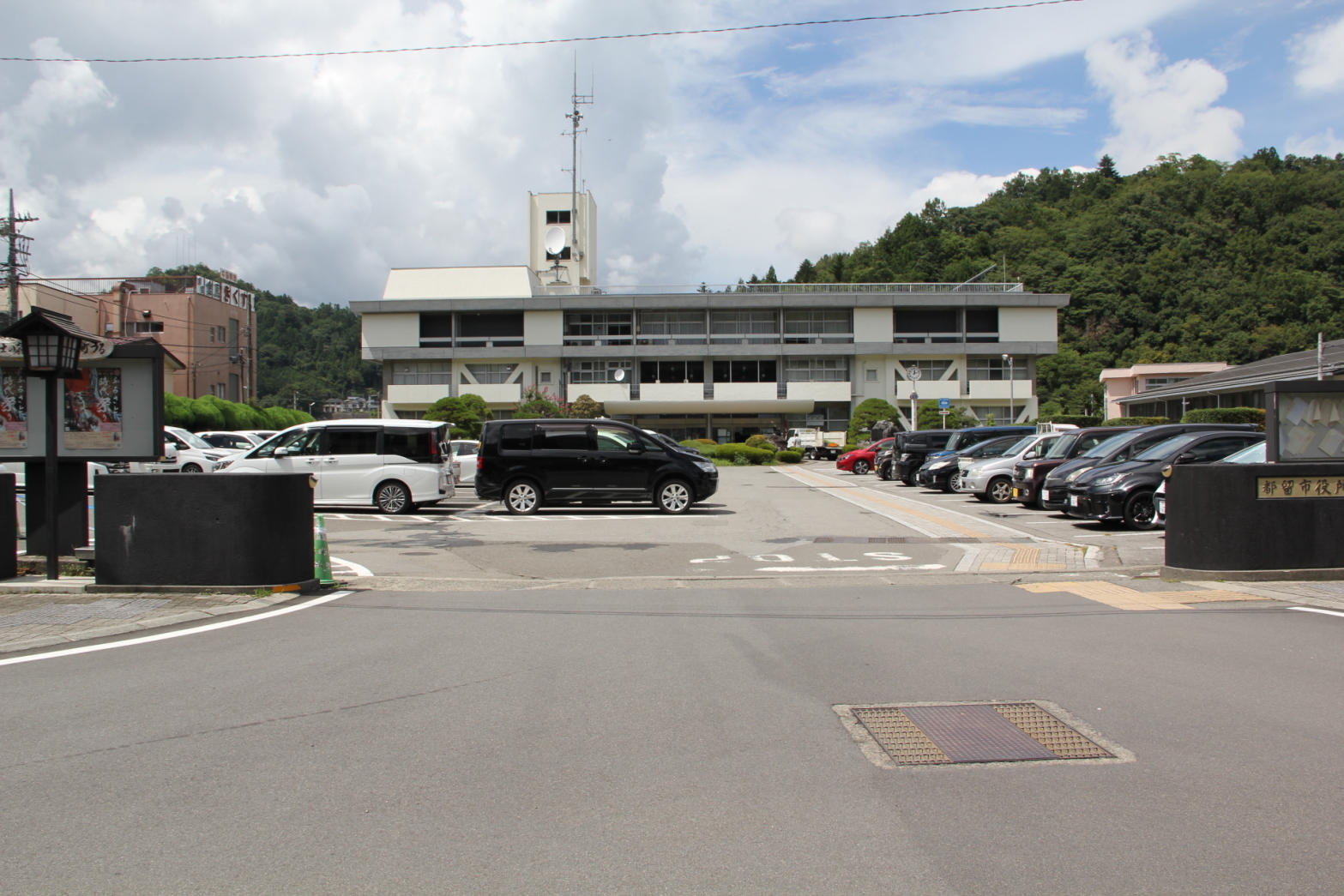 都留市役所は谷村城の跡