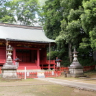 三芳野天神と裏に残る土塁