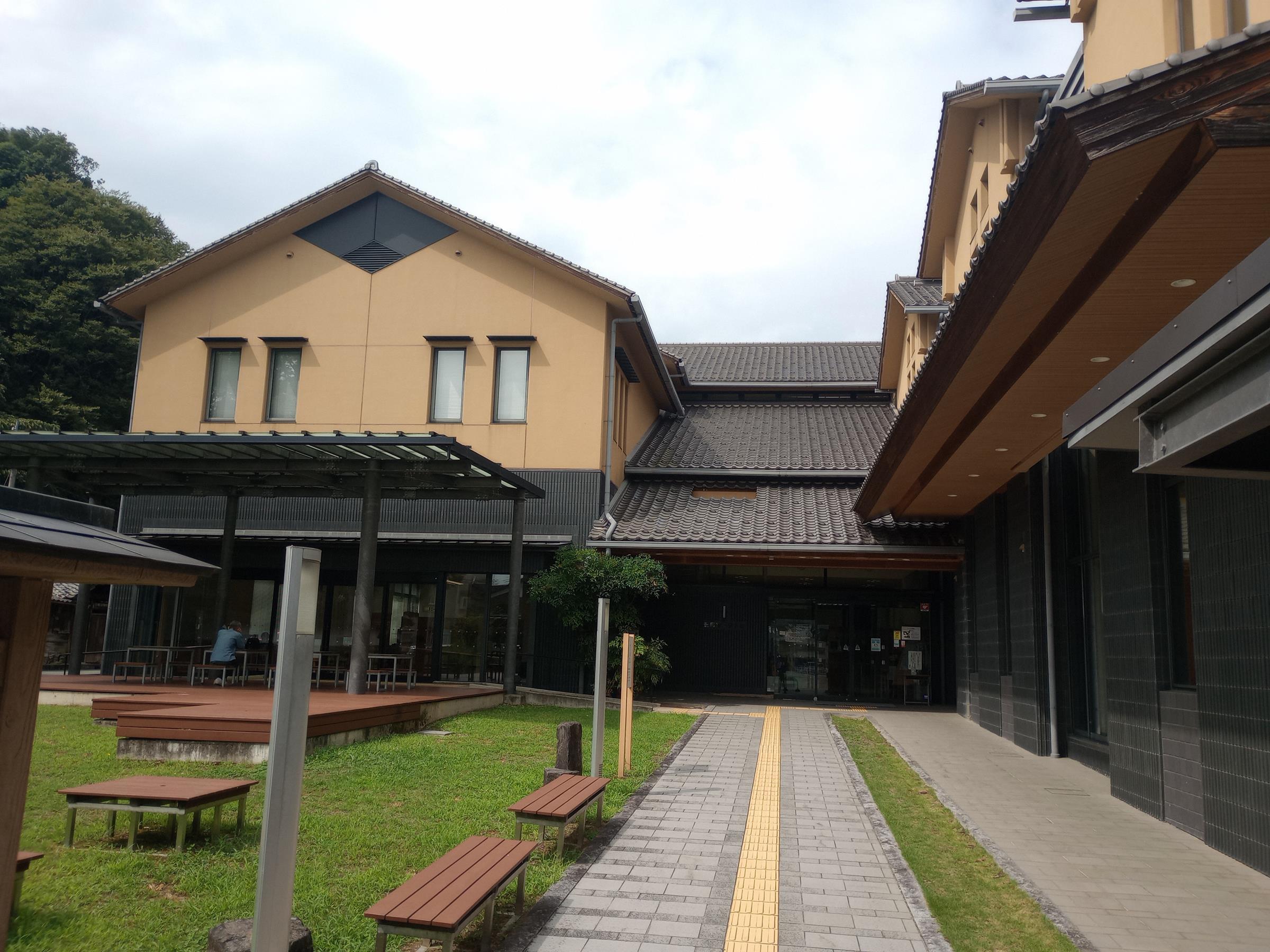 豊岡陣屋跡（豊岡市立図書館本館）