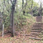 ②	竹崎城本丸下の階段