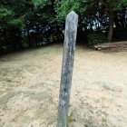 ④岸岡山7号古墳標柱(主郭)