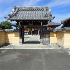 ②願證寺の門