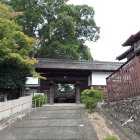 ④寿栄神社に移築された太鼓門