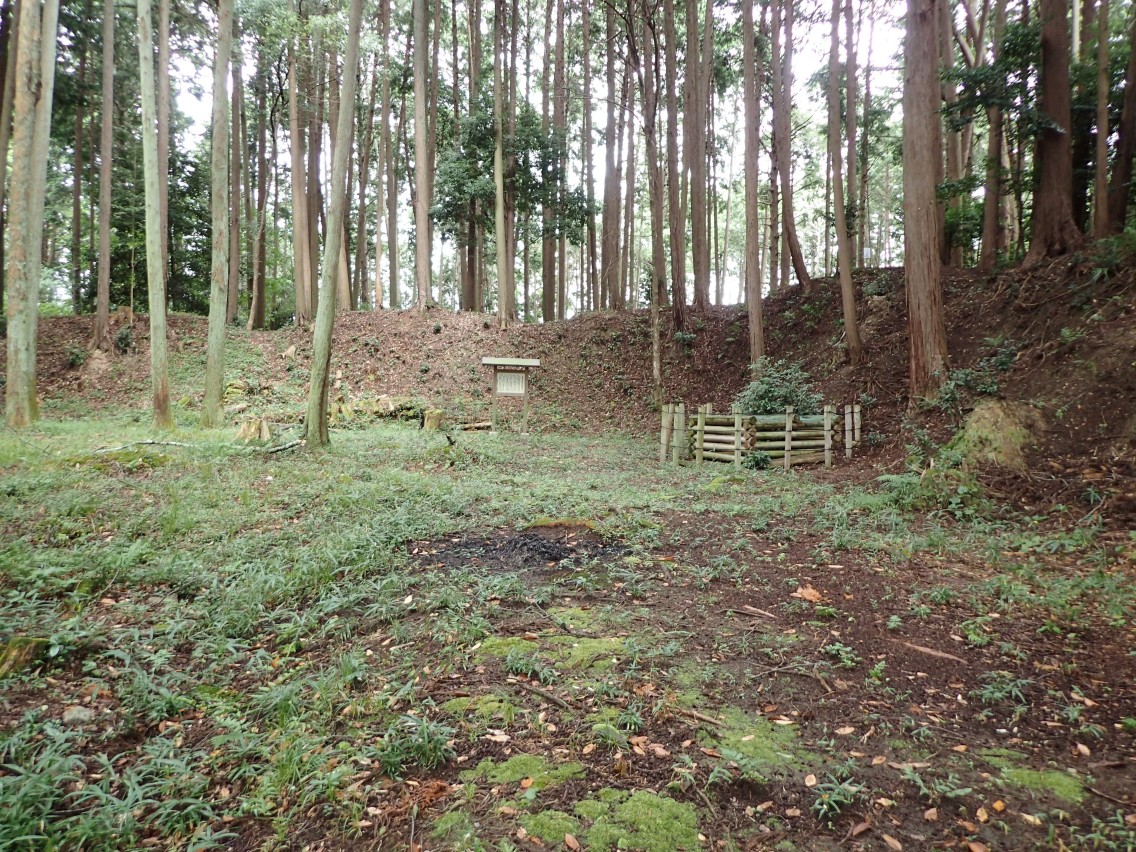 ①主郭と井戸