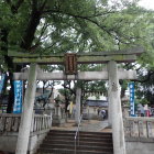 ②神須牟地(かみすむち)神社鳥居門