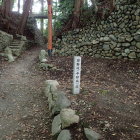 ①城跡碑と堀切と石垣と橋