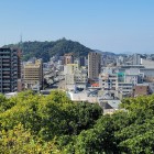 湯築城跡から見た松山城