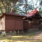 中腹に鎮座する稲荷神社