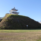 清明台と高土塁を東清水門辺りより見る