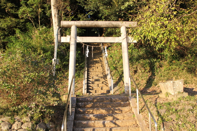 長沼市民の森公園登り口の稲荷神社鳥居