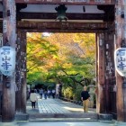 ③	石山寺東大門紅葉のトンネル