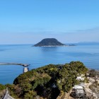 ⑨	天守最上階より眺めた高島（中央の島）