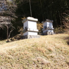 本丸山頂から移した祠２基