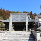 隣接の皆福寺山門本堂石碑