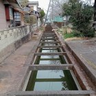 鹿島北小前の用水路(水堀の名残)