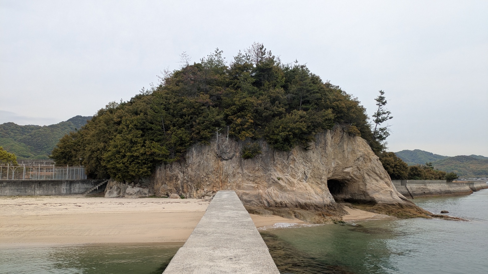 賀儀城全景（海側桟橋より）