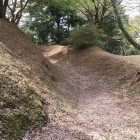 同左の横堀で東虎口より