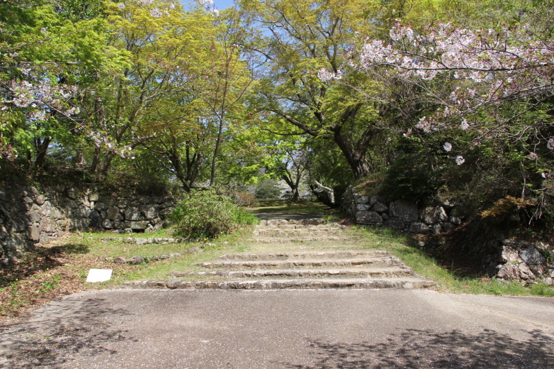 大手門枡形より本丸方向