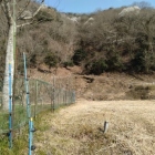 登城口とその脇の長大な竪堀
