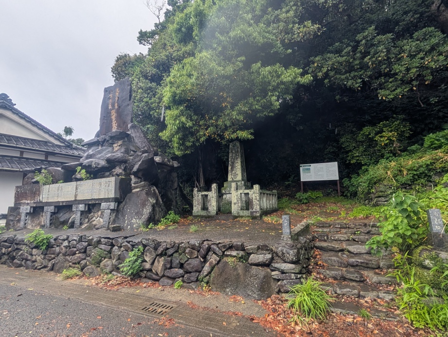 若宮神社へ道が続く