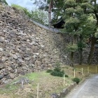 本堂真下の巨大石垣