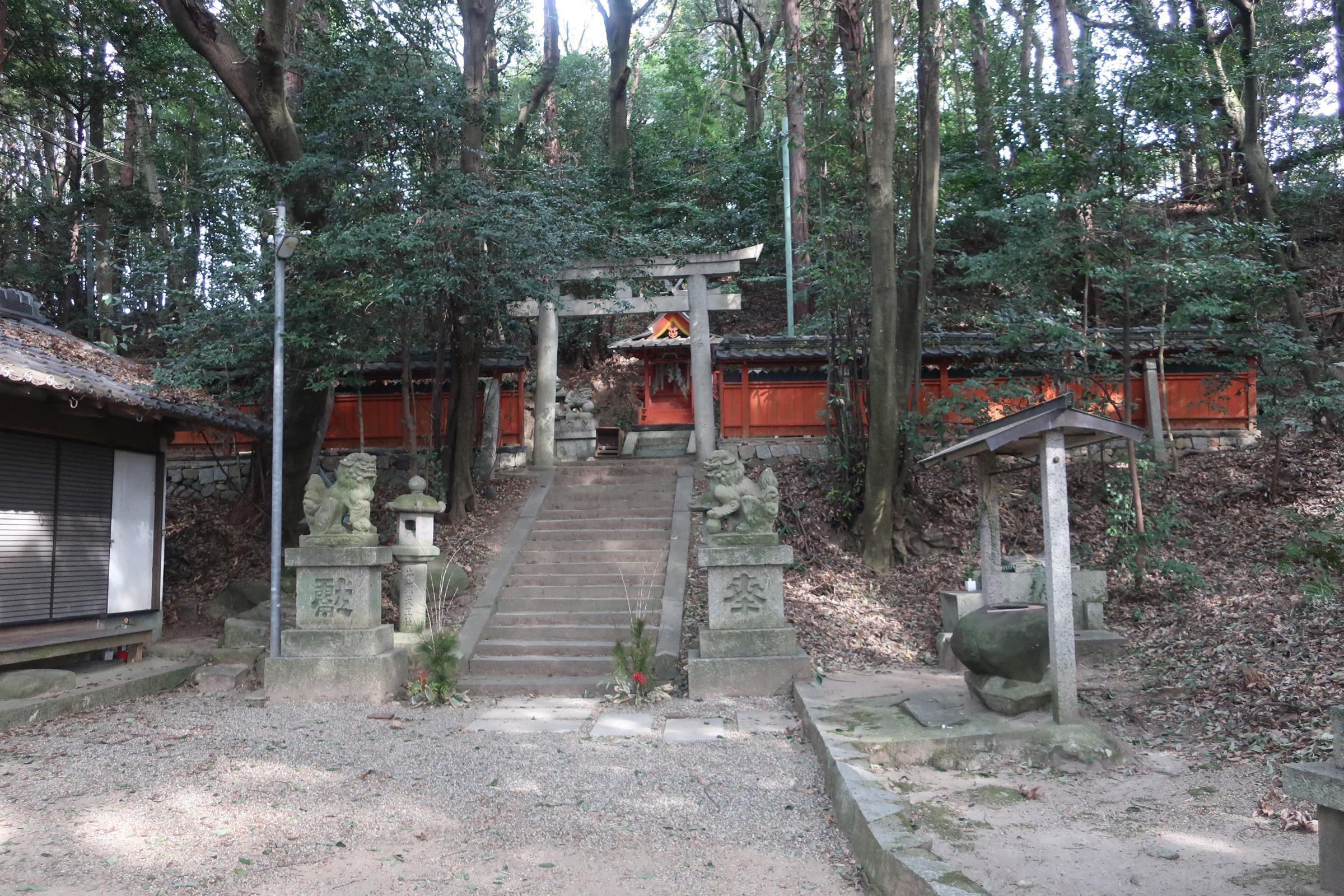 東殿跡の八坂神社（牛頭天王社）
